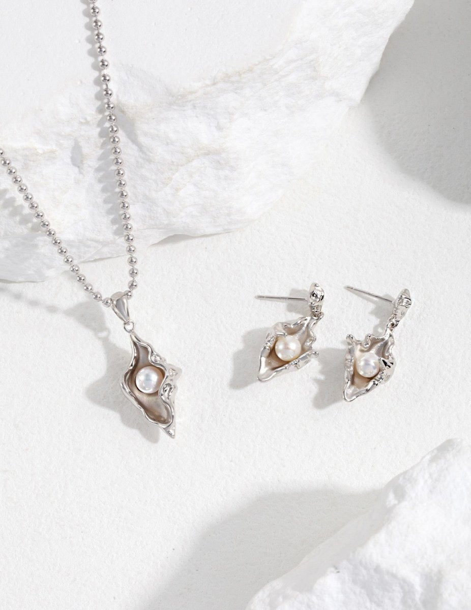 Cassie - Sea Snail Conch Pendant Necklace Sterling Silver Sea Shell with Pearl - Pearlorious Jewellery