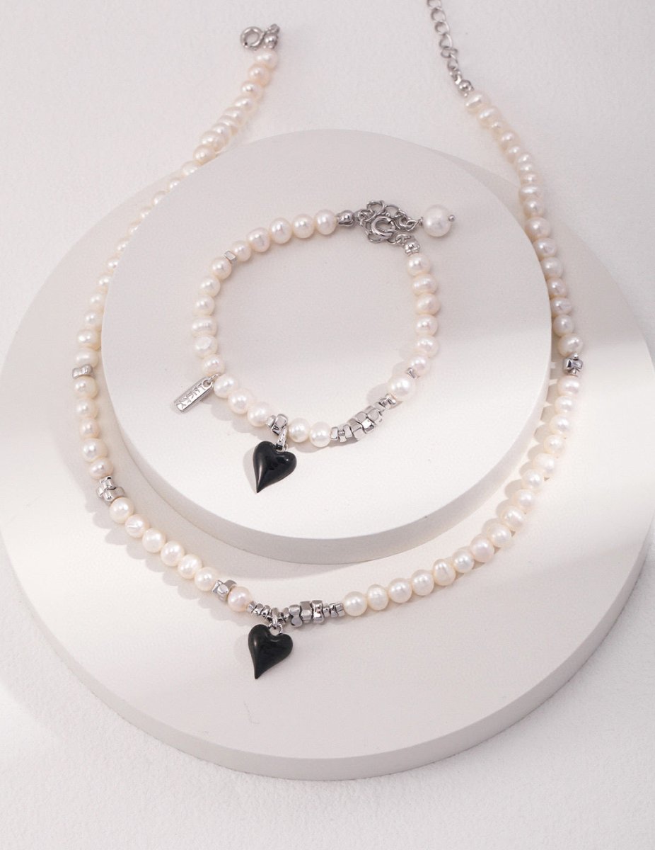 Evie - Heart Charm Pearl Necklace - Pearlorious Jewellery