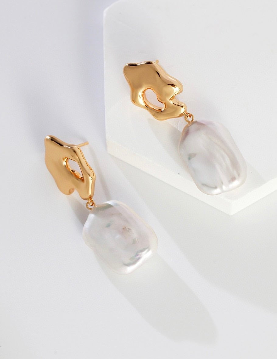 Gia - Irregular Baroque Pearl Earrings - Pearlorious Jewellery