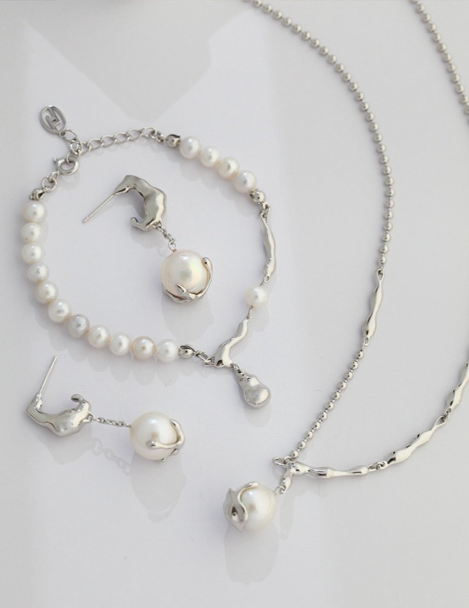 Layla - Baroque Pearl Earrings best gift for her Fashionable and Elegant - Pearlorious Jewellery