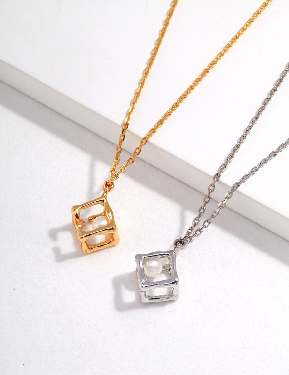 Mia - Elegant Square Pendant with Pearl Necklace - Pearlorious Jewellery