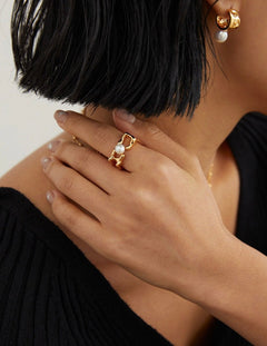 Mia - Square-shaped Pearl Rings - Pearlorious Jewellery