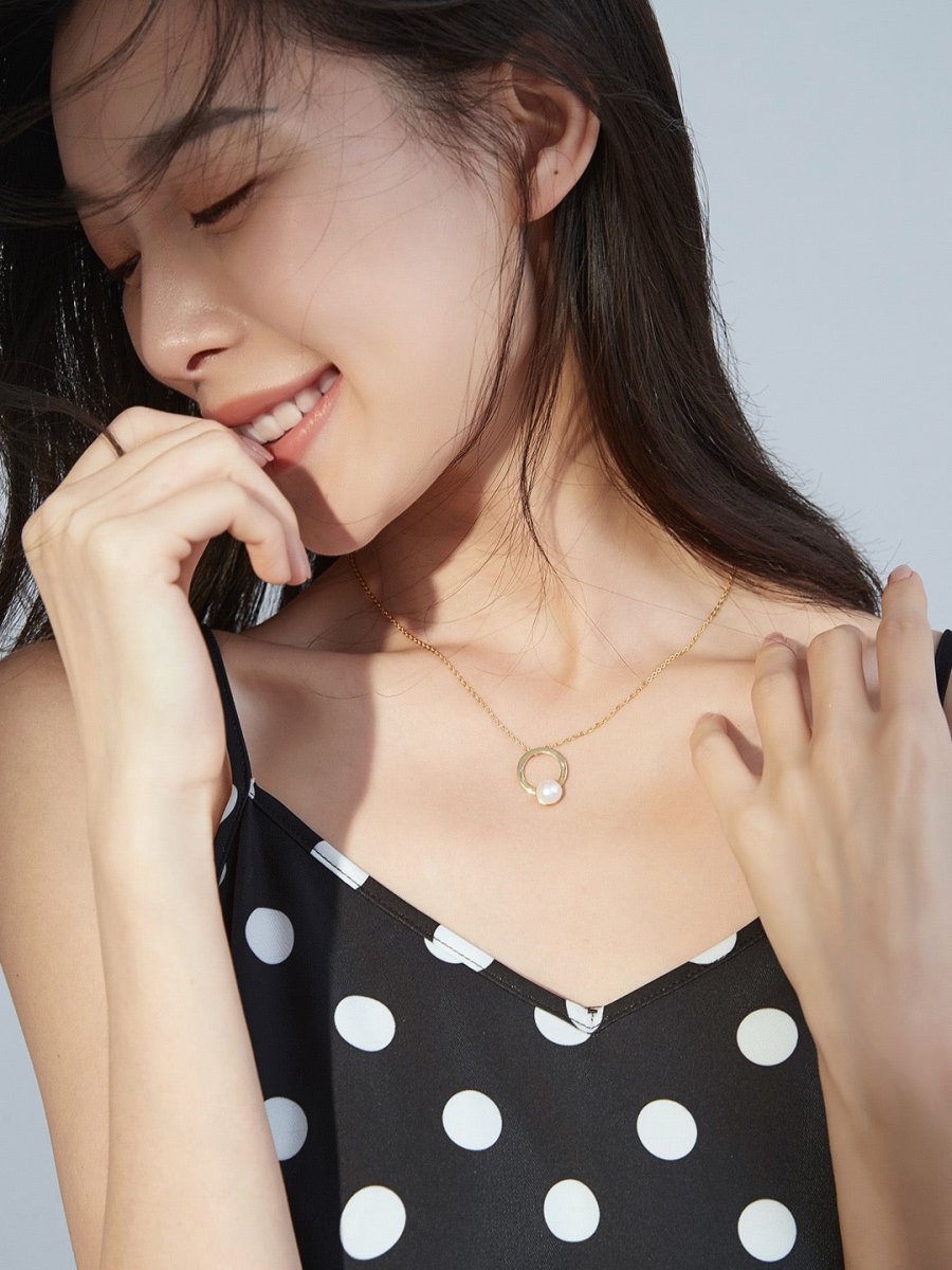 Penelope - Classic Pearl Necklace with O pendant - Pearlorious Jewellery