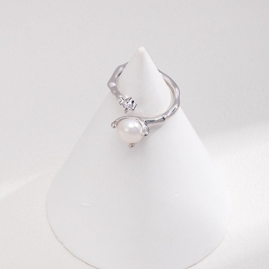 Rowen - Sterling Silver and Zircon Ring - Pearlorious Jewellery