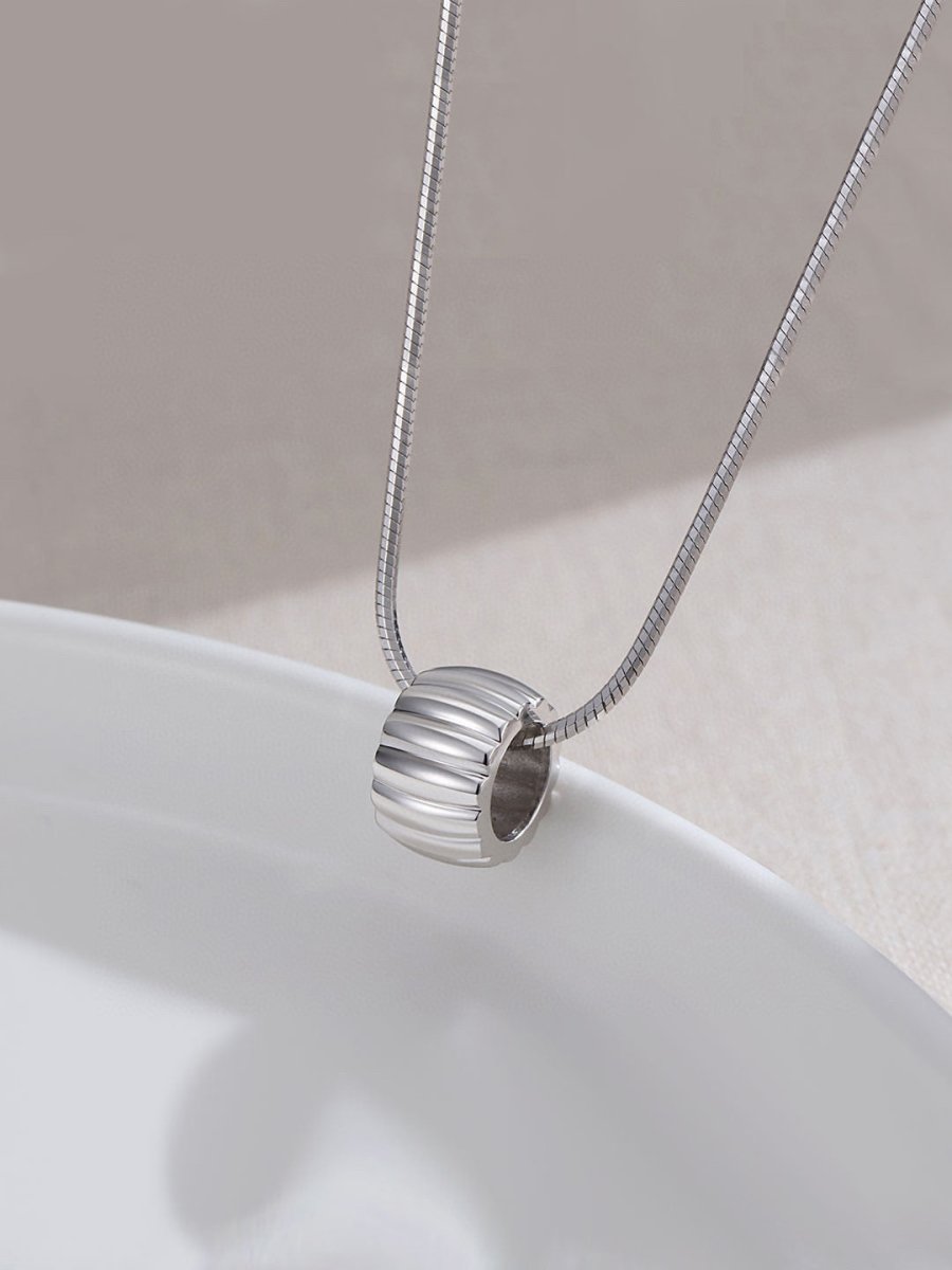 Viola - Minimalist Sterling Silver Gear Pendant Necklace - Pearlorious Jewellery